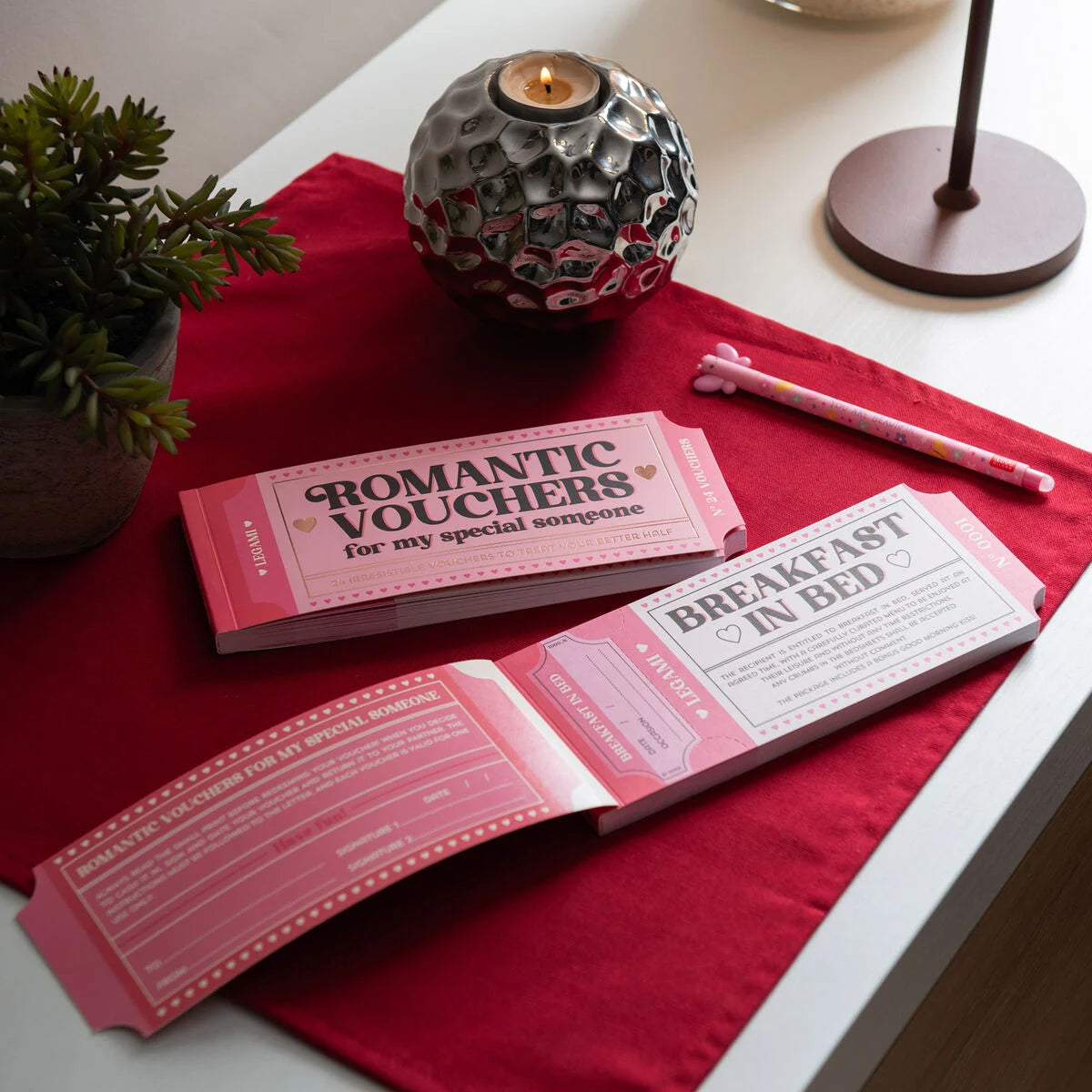 Book of 24 Romantic Vouchers - Legami