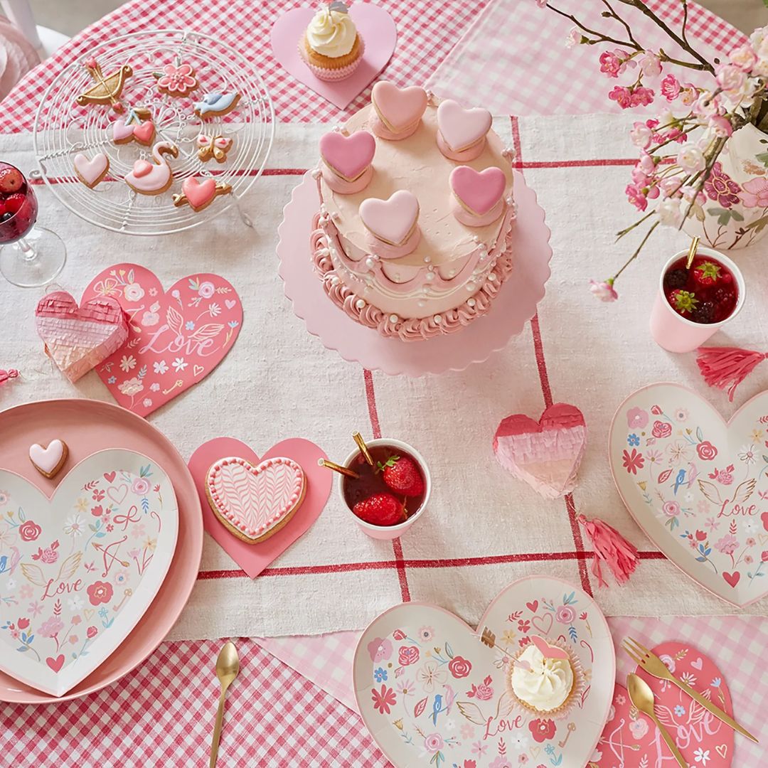 Ombre Heart Piñata Favours 3x